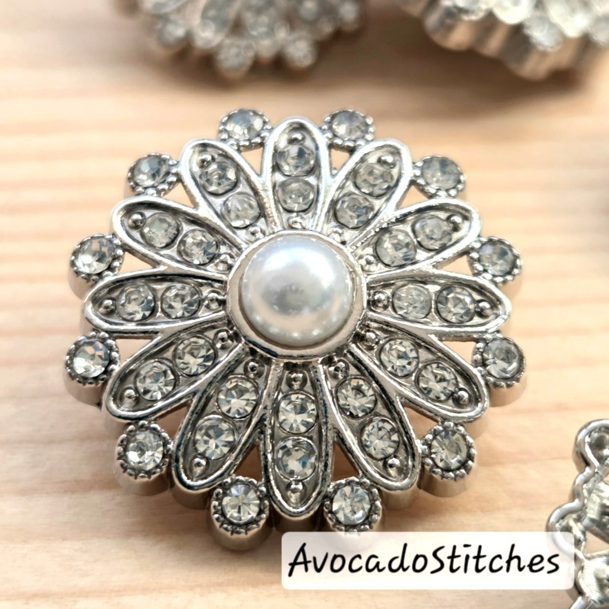 PEARL GARDEN / 17-22mm / Set of 4 buttons / Metal Shank Buttons / Sewing Buttons