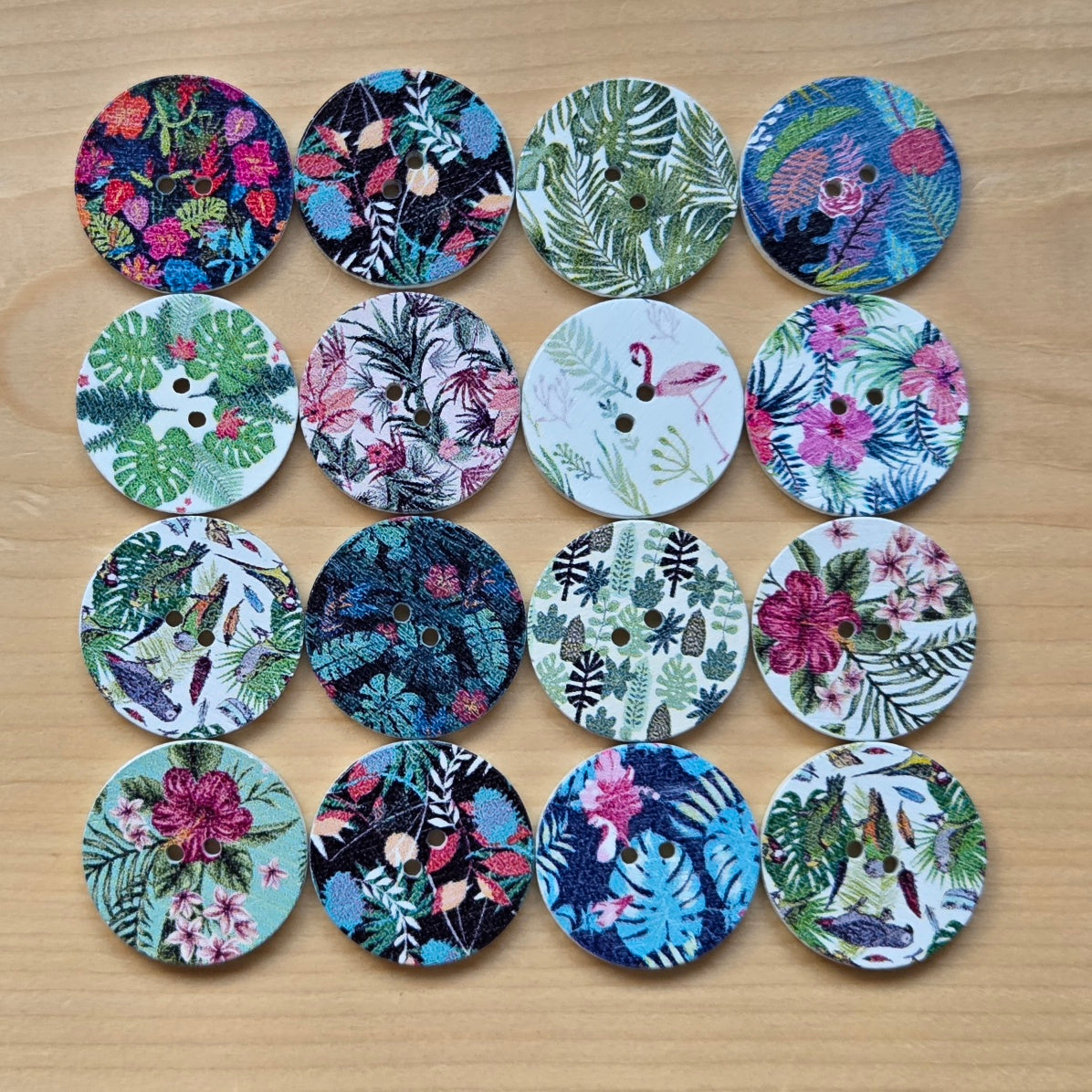 Clearance // PETAL MEADOW / Wooden Buttons / 15-25mm (Set of 8)