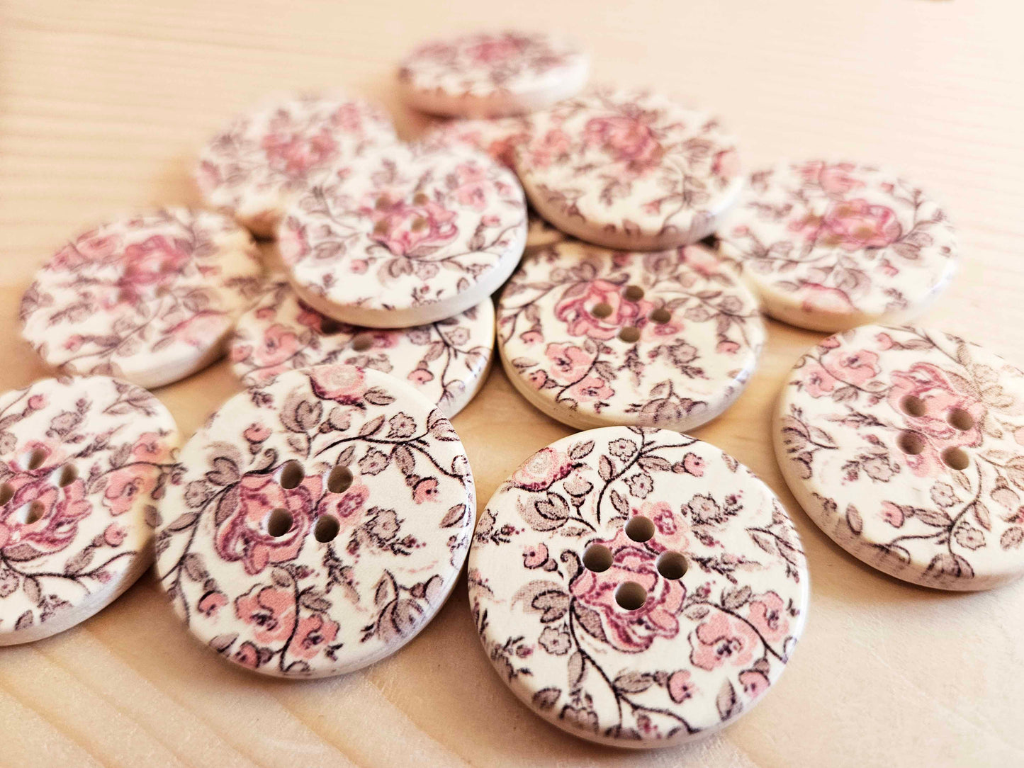 PINK PASTEL BEGONIA / 30mm / Set of 6 buttons / Wooden Buttons / Sewing Buttons