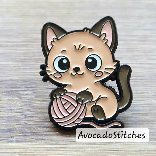 PURRFECT SKEIN / Knitter Pin / Hobby Brooches