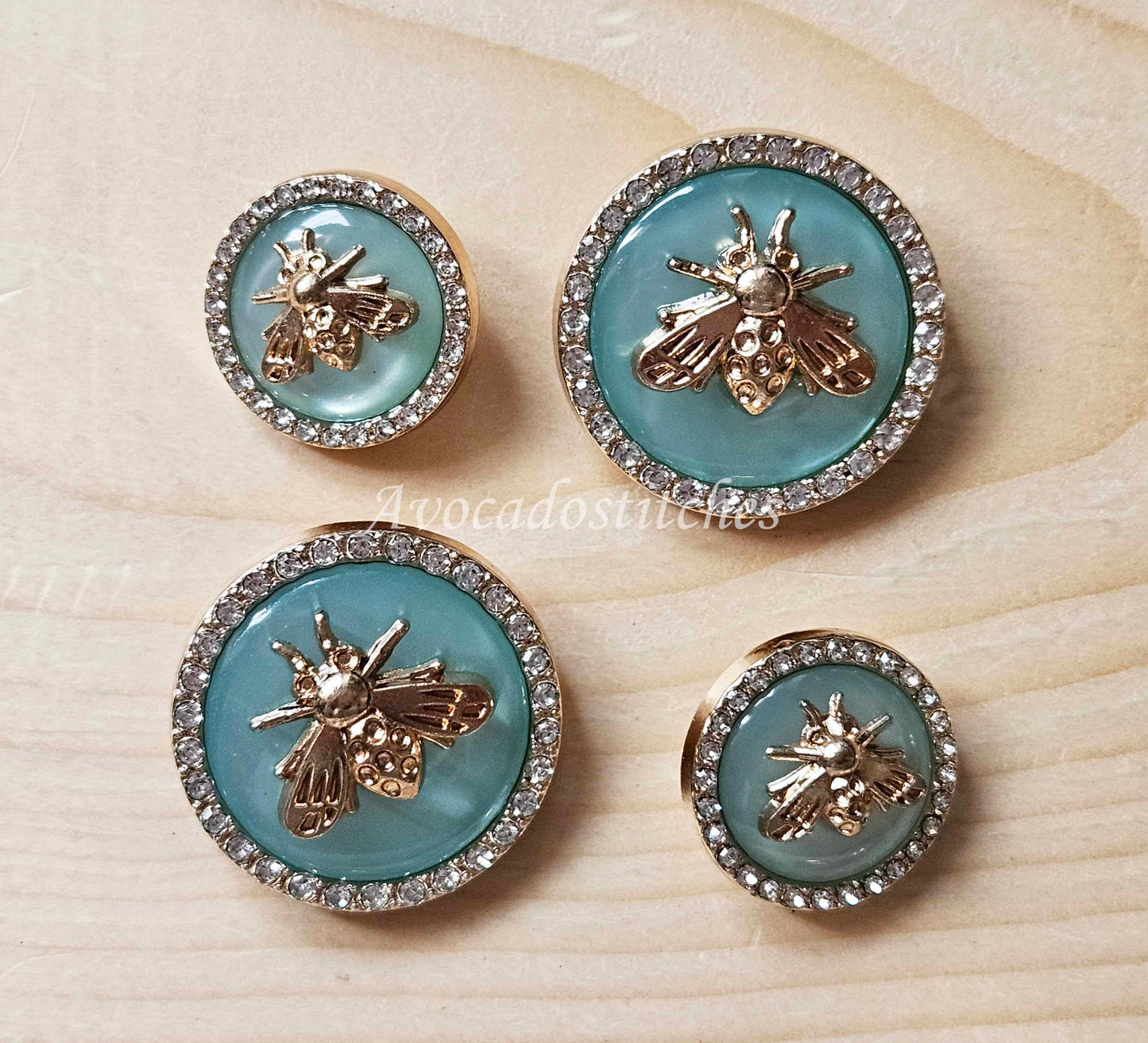 QUEEN BEE / 18-25mm / Set of 4 buttons / Metal Shank Buttons / Sewing Buttons