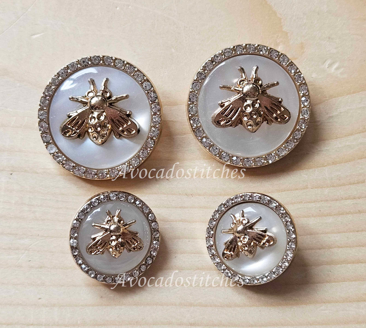 QUEEN BEE / 18-25mm / Set of 4 buttons / Metal Shank Buttons / Sewing Buttons