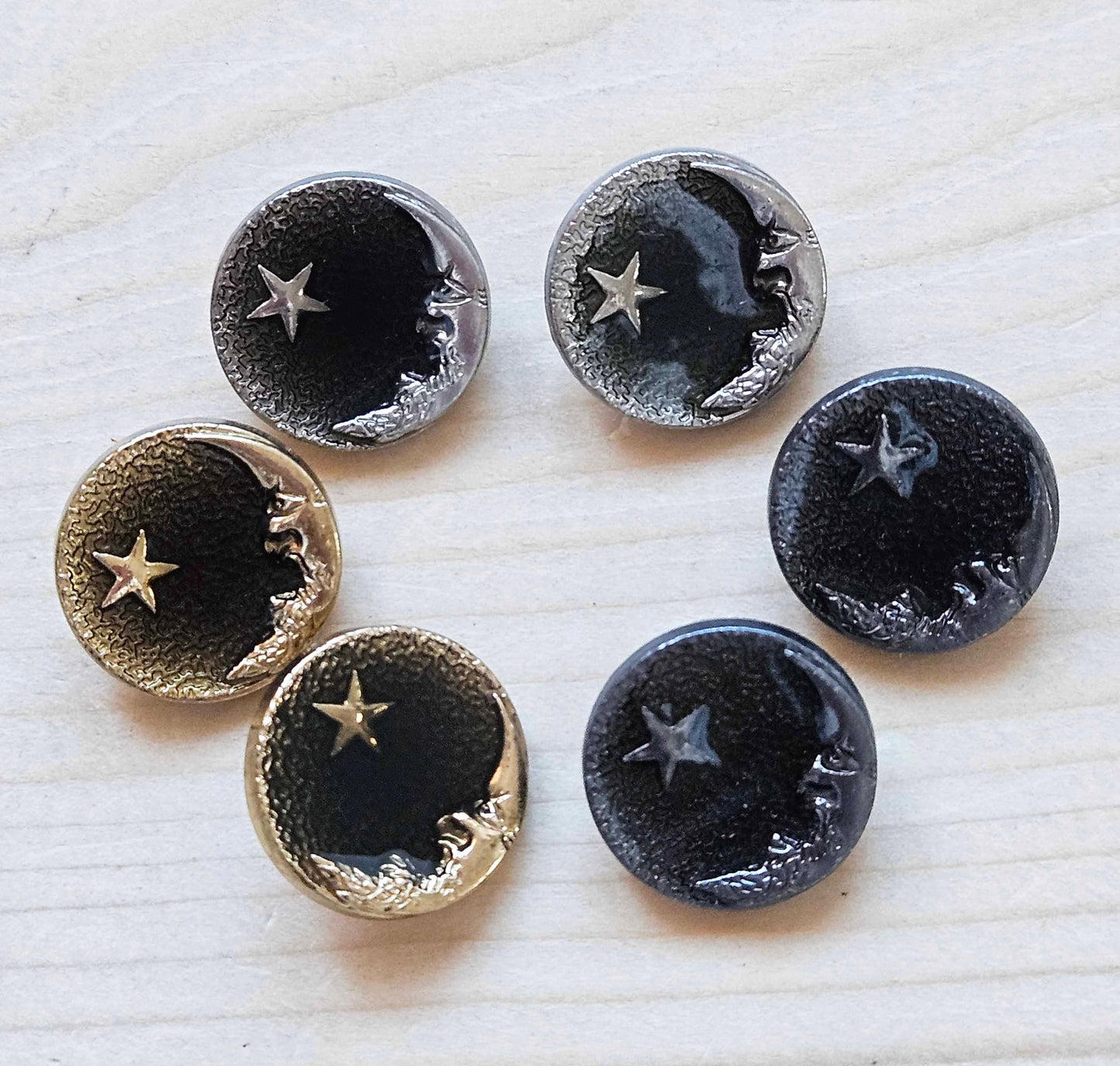 QUIET NIGHT SHANK / 18mm - 4 buttons / Metal Alloy Shank Buttons / Sewing Buttons