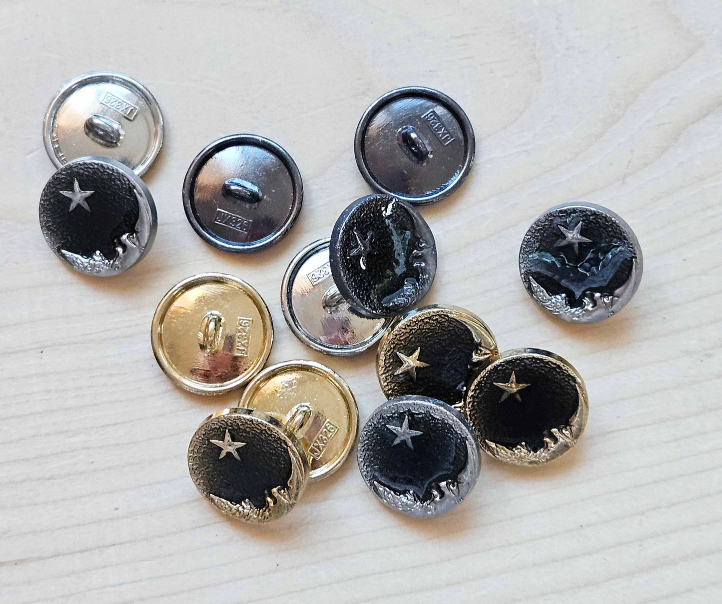 QUIET NIGHT SHANK / 18mm - 4 buttons / Metal Alloy Shank Buttons / Sewing Buttons