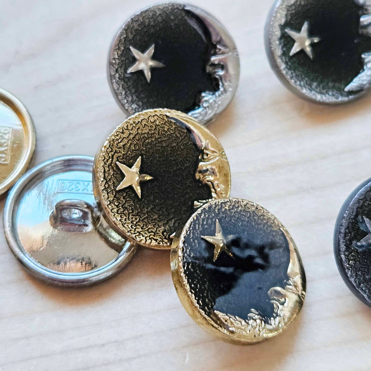 QUIET NIGHT SHANK / 18mm - 4 buttons / Metal Alloy Shank Buttons / Sewing Buttons