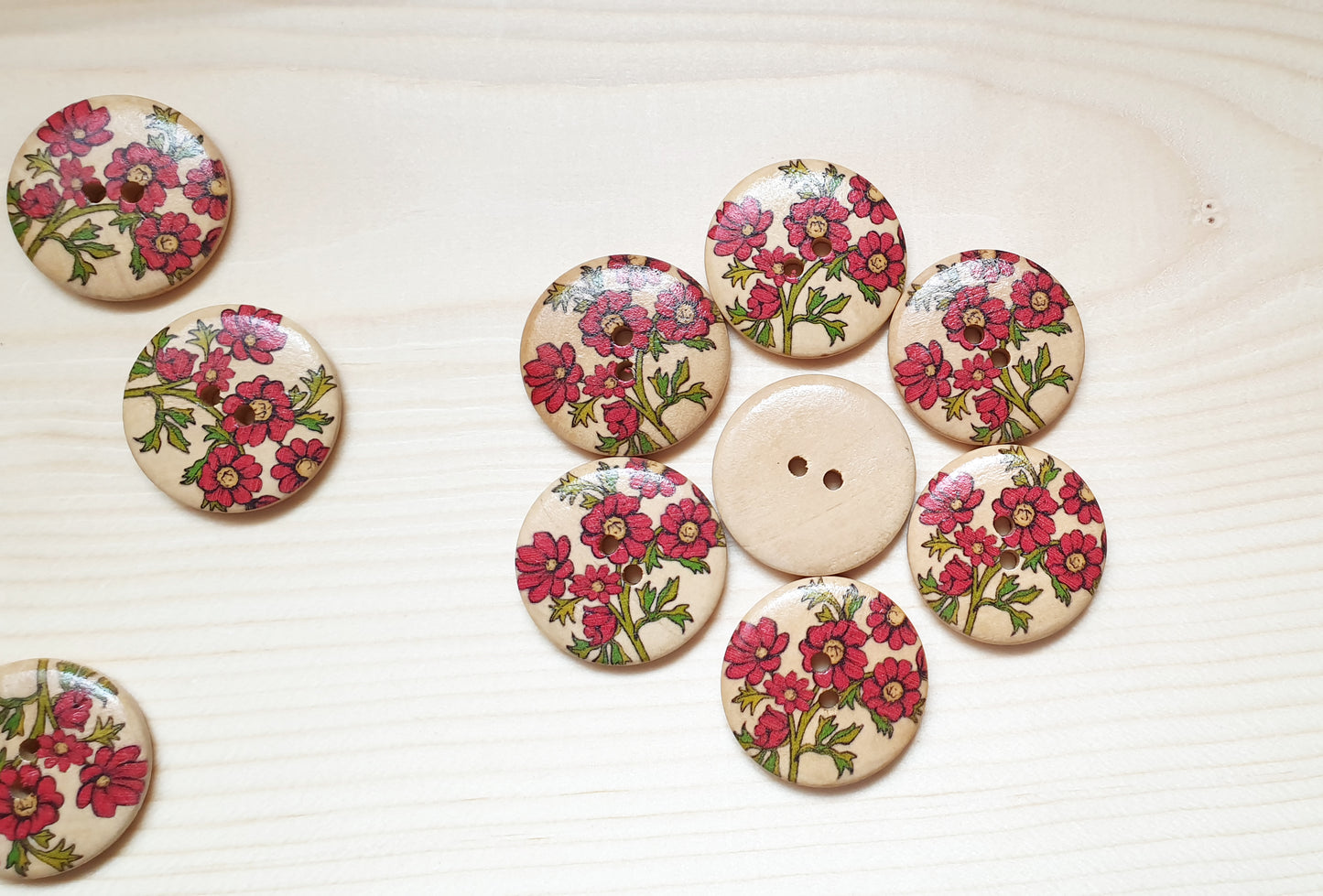 RED DAISY BOUQUET / 30mm / Set of 5 buttons / Wooden Buttons / Sewing Buttons