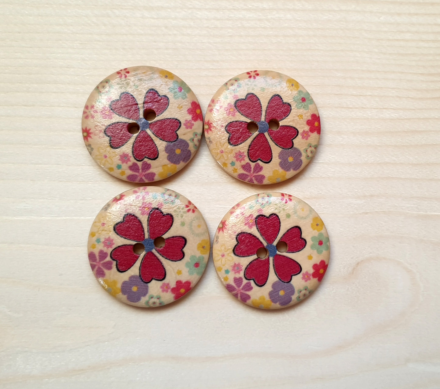 RED DAISY / 30mm / Set of 4 buttons / Wooden Buttons / Sewing Buttons