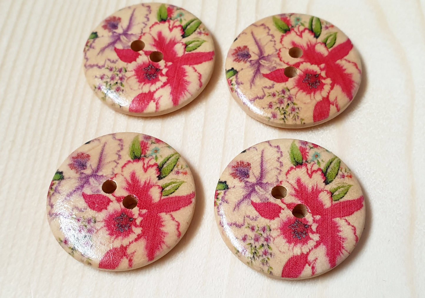 RED PURPLE BUTTERFLY FLOWERS / 30mm - 4 buttons / Wooden Buttons / Sewing Buttons