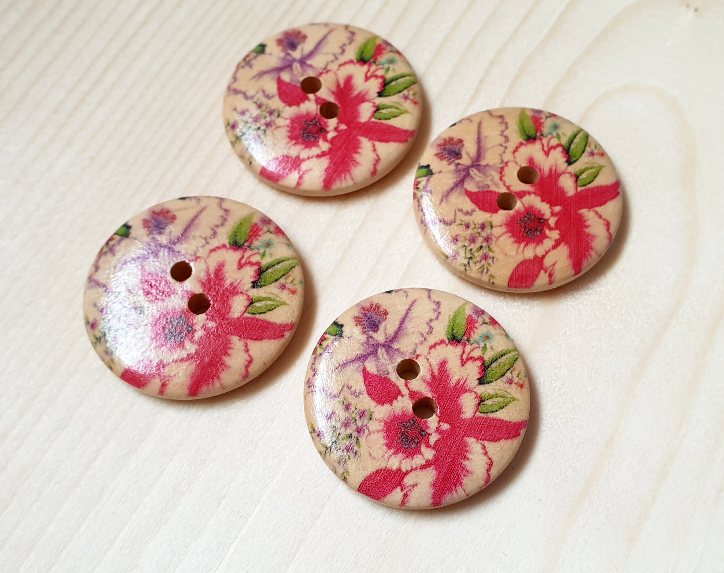 RED PURPLE BUTTERFLY FLOWERS / 30mm - 4 buttons / Wooden Buttons / Sewing Buttons