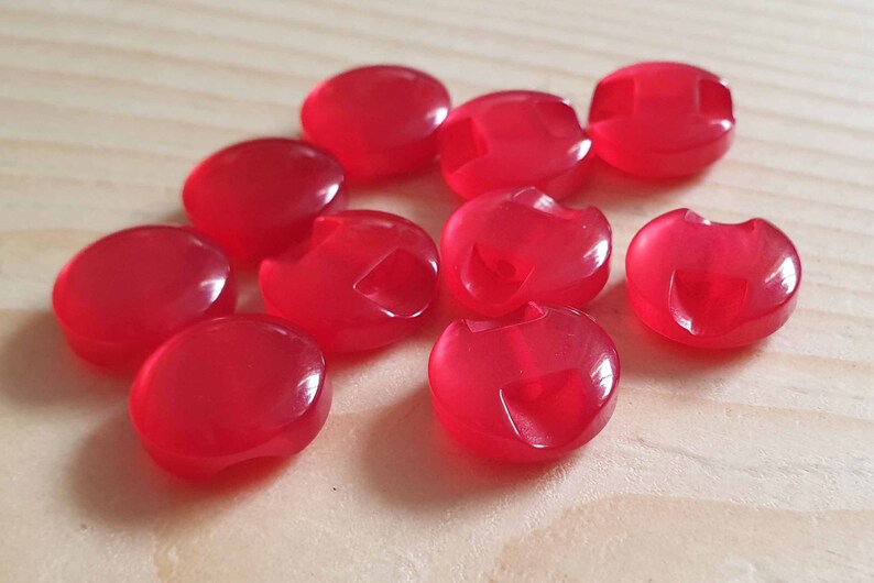 RUBY RED SHANK RESIN / 12mm - 8 buttons / Resin Buttons / Sewing Buttons