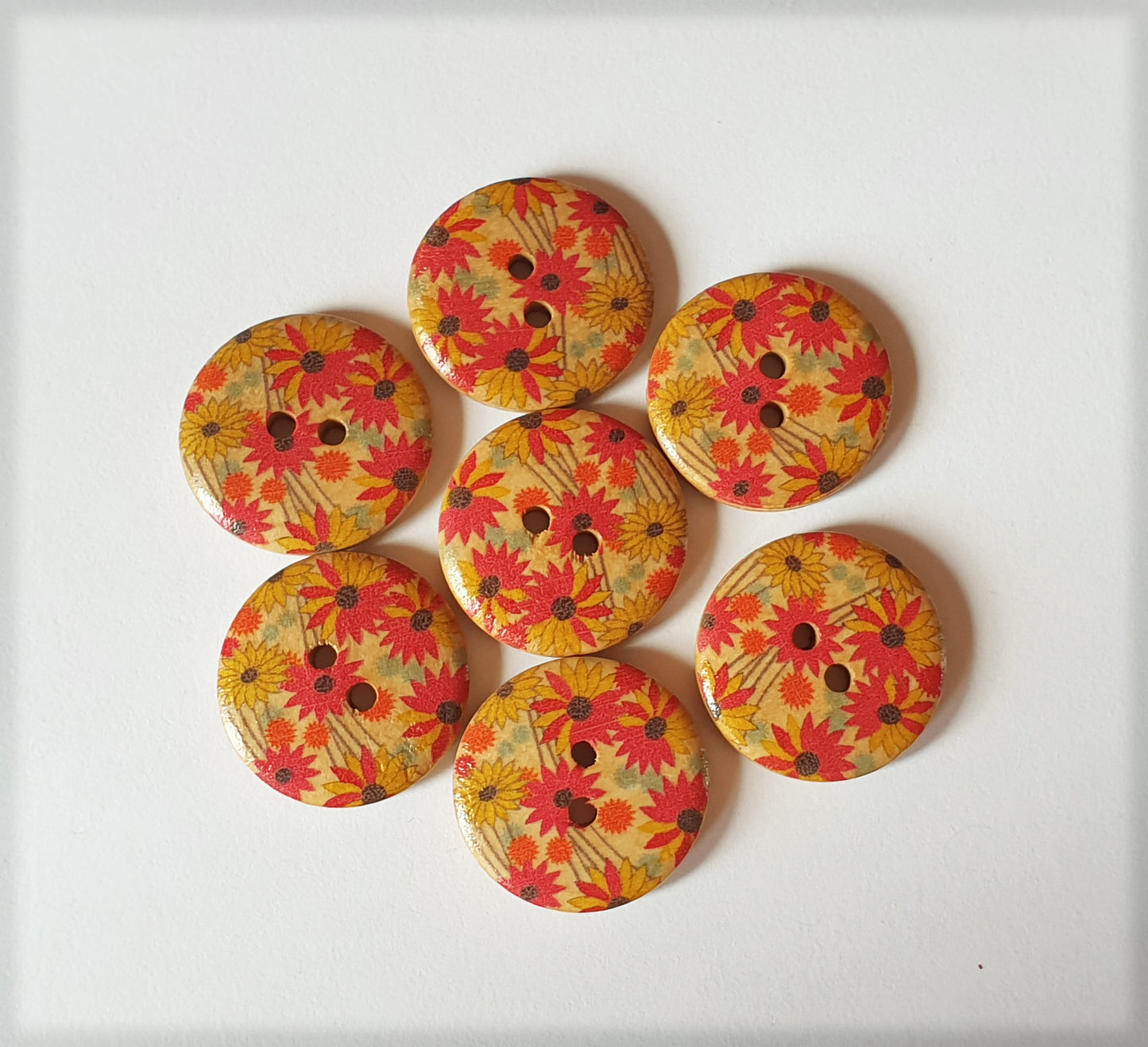 RED-YELLOW CRYSANTHEMUM / 23mm / Wooden Buttons / Sewing Buttons