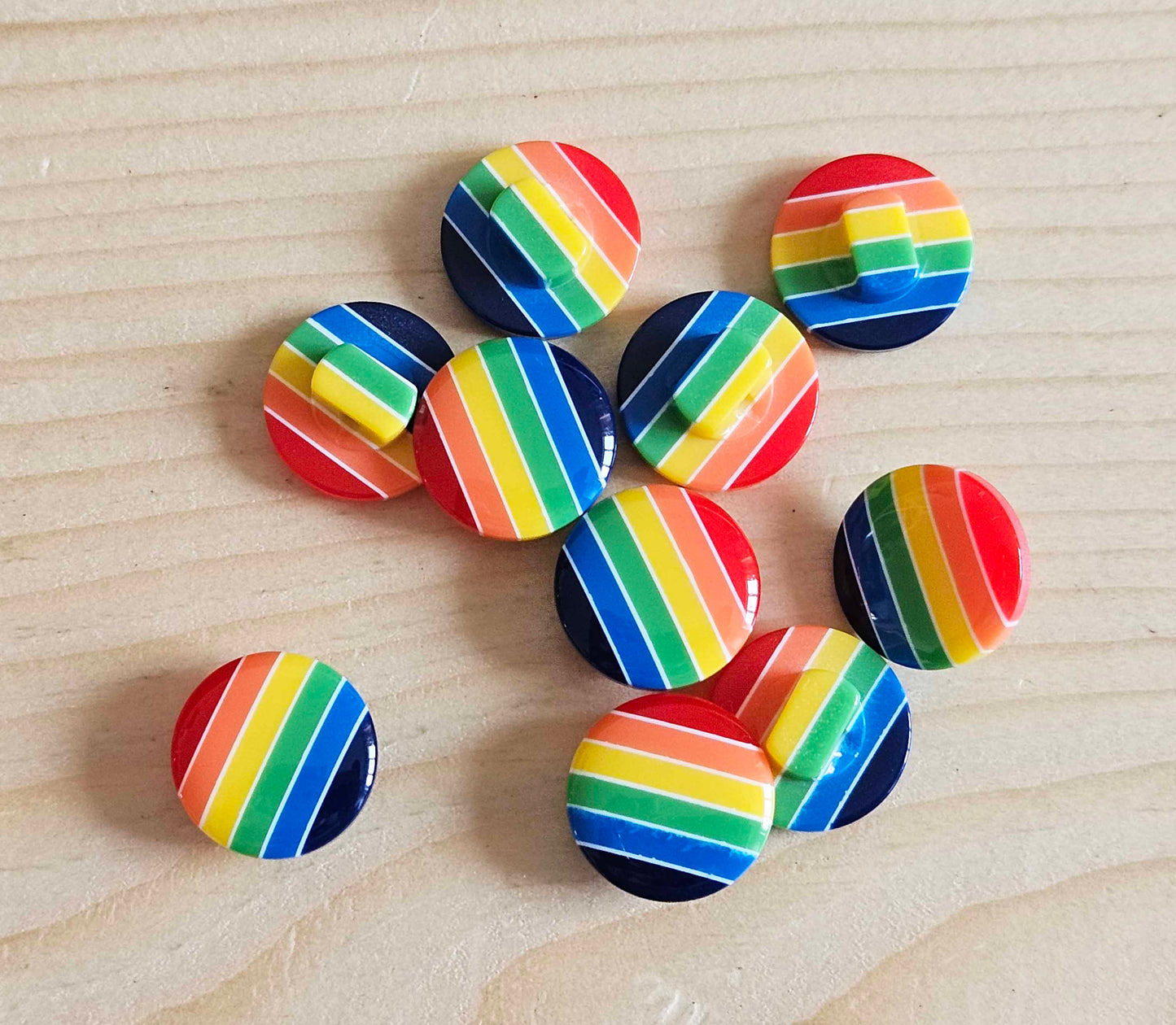 RAINBOW / 14 mm / Resin Buttons / Sewing Buttons