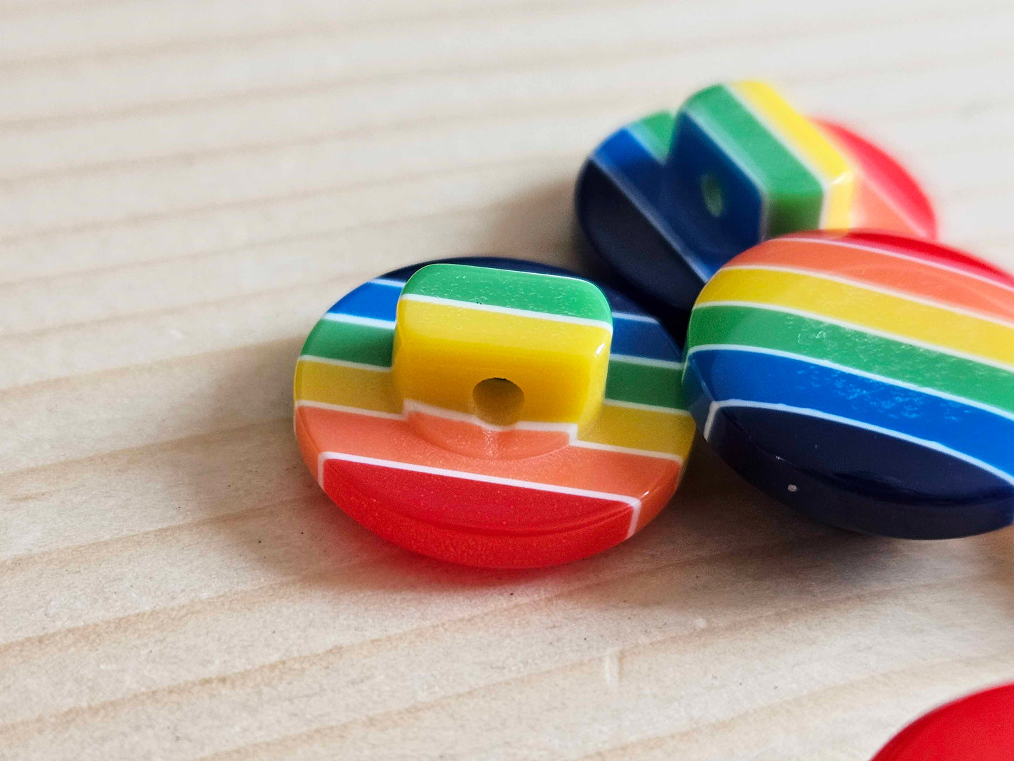 RAINBOW / 14 mm / Resin Buttons / Sewing Buttons