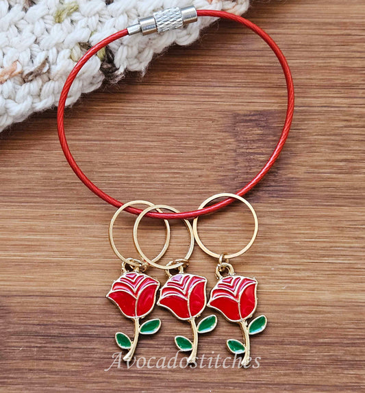 RED ROSE TRIO - 4 pieces / Knitting Crochet Stitch Markers with Wire Cable Chain Holder / Notions