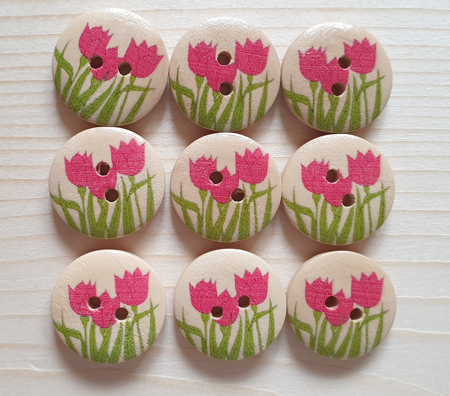 RED TULIPS / 18mm / Wooden Buttons / Sewing Buttons