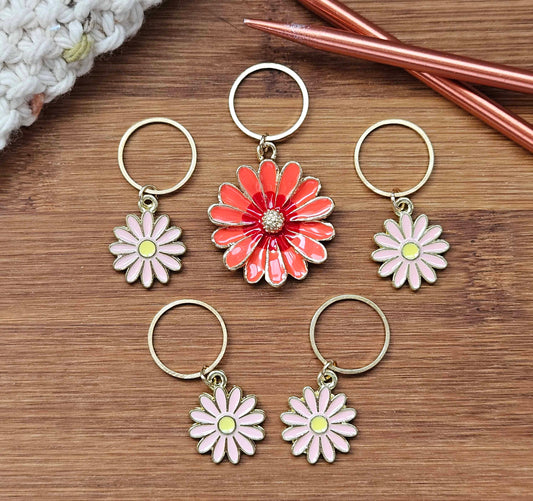 RED & PINK DAISIES - 5 pieces / Knitting Crochet Stitch Markers / Notions