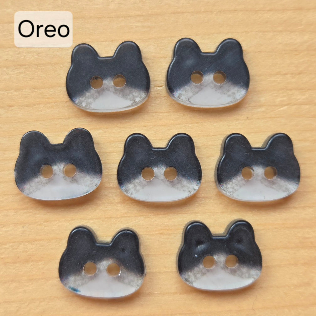 MINI CAT HEADS / Resin Buttons / Set of 8