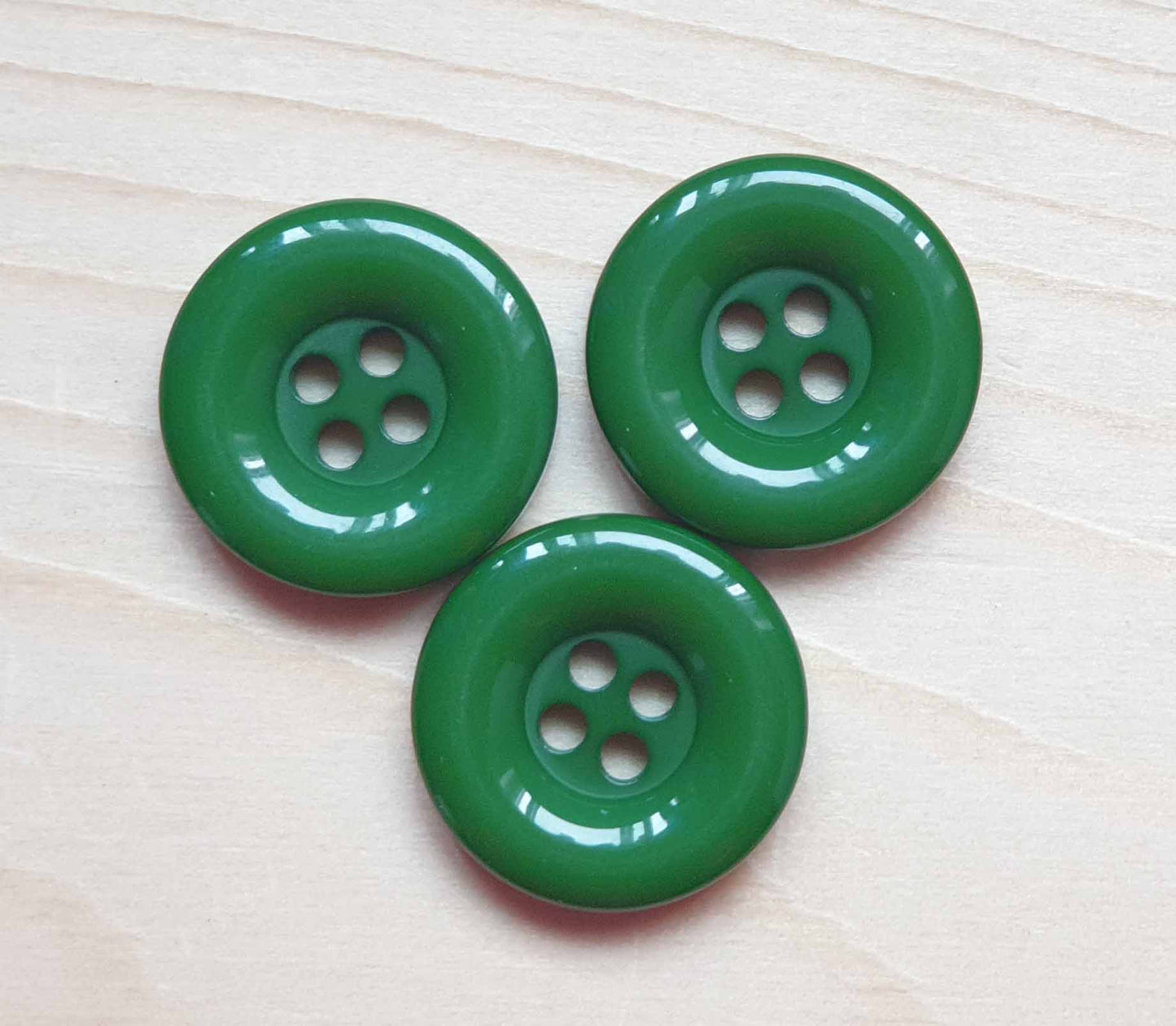 THICK Edge Resin DARK GREEN / 15-18mm / Set of 8 buttons / Resin Buttons / Sewing Buttons