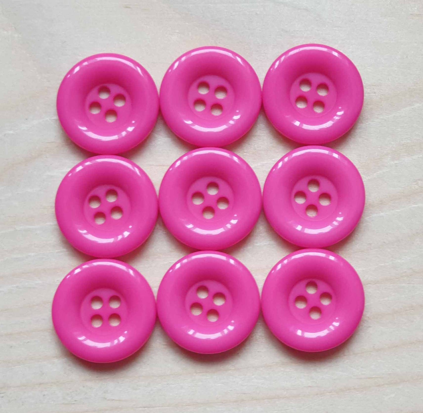Clearance // THICK EDGE RESIN Fuchsia Pink / Resin Buttons / 15mm (Set of 7)
