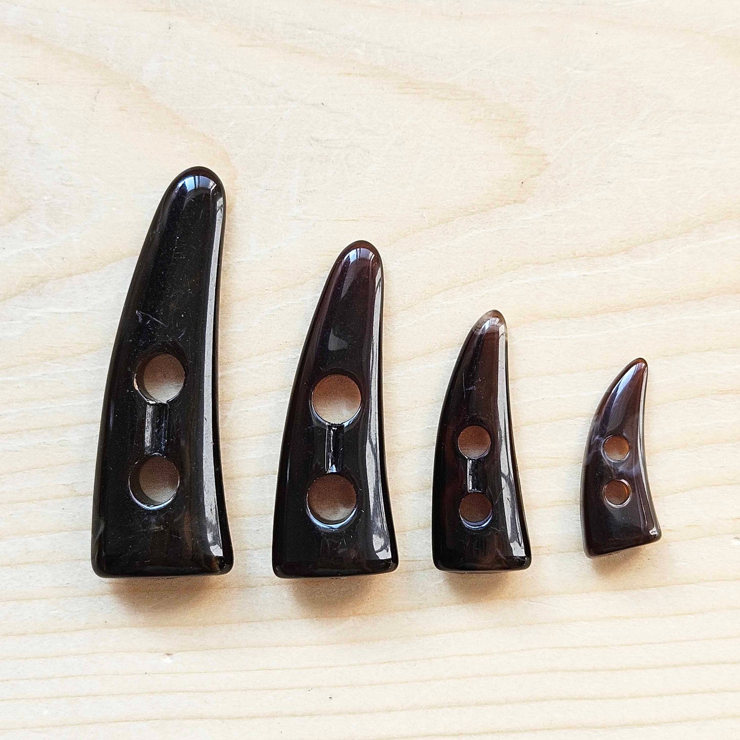 RESIN TOGGLE HORN Dark Brown / 22-49mm / Resin Buttons / Sewing Buttons