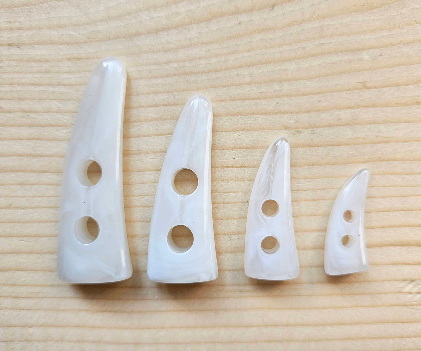 RESIN TOGGLE HORN White / 22-49mm / Resin Buttons / Sewing Buttons