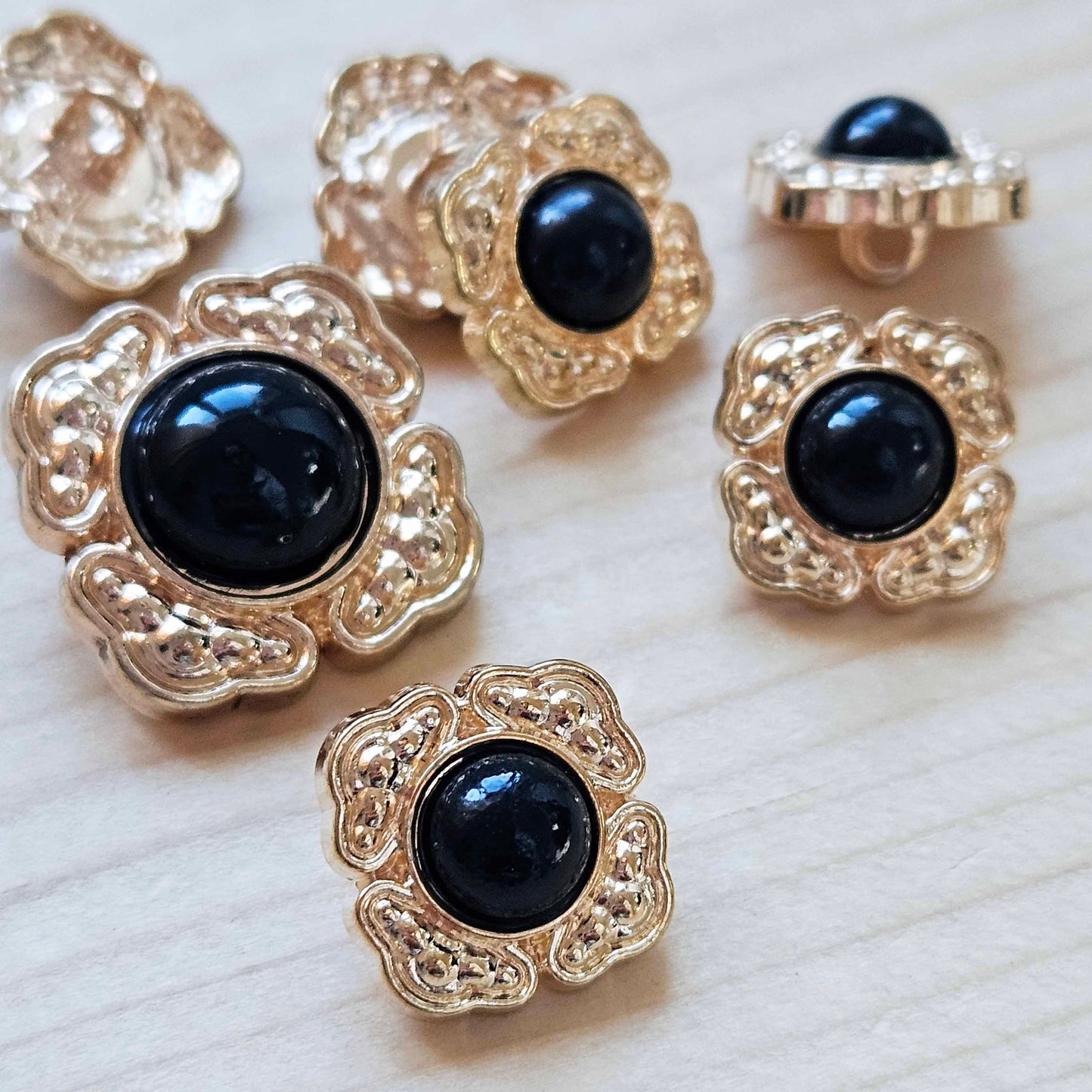 VINTAGE BLACK PEARL Shank / 18-25mm / Set of 4 buttons / Metal Alloy Shank Buttons / Sewing Buttons