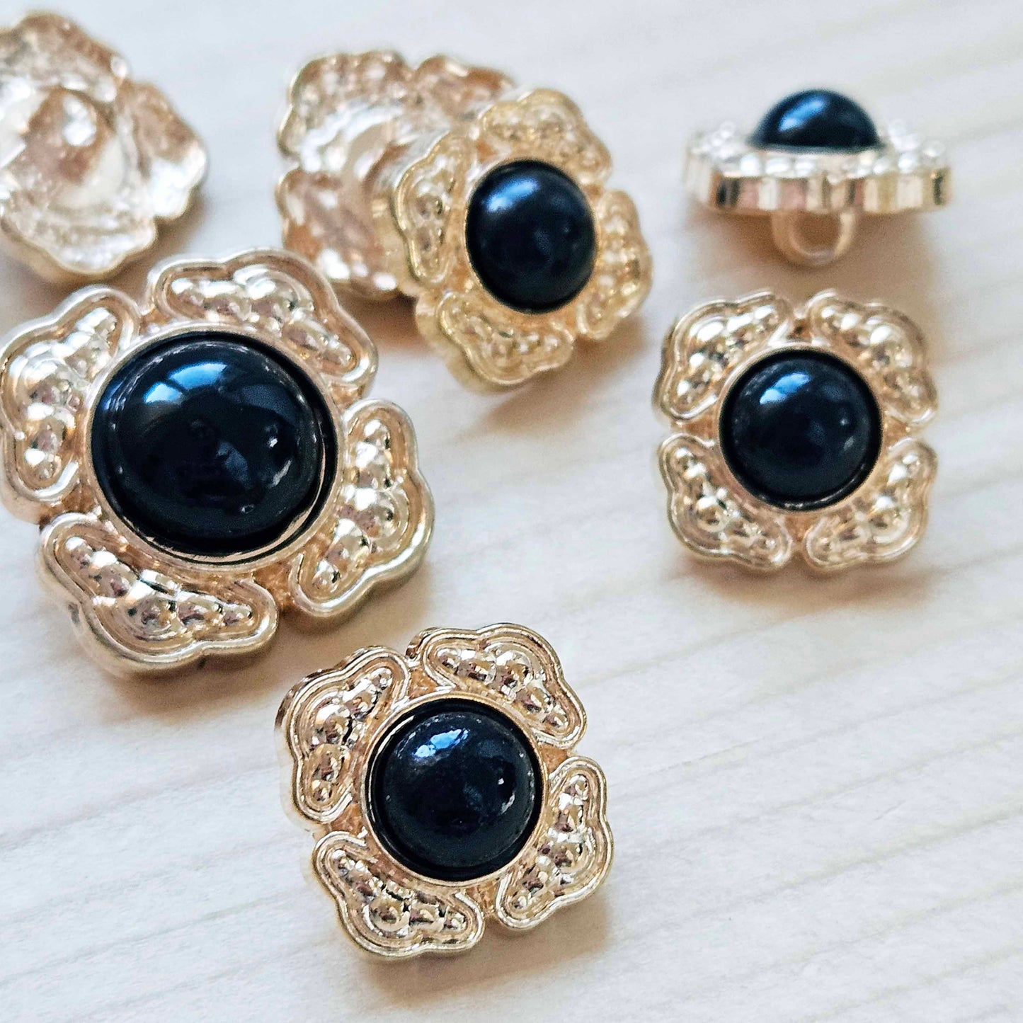 VINTAGE BLACK PEARL Shank / 18-25mm / Set of 4 buttons / Metal Alloy Shank Buttons / Sewing Buttons