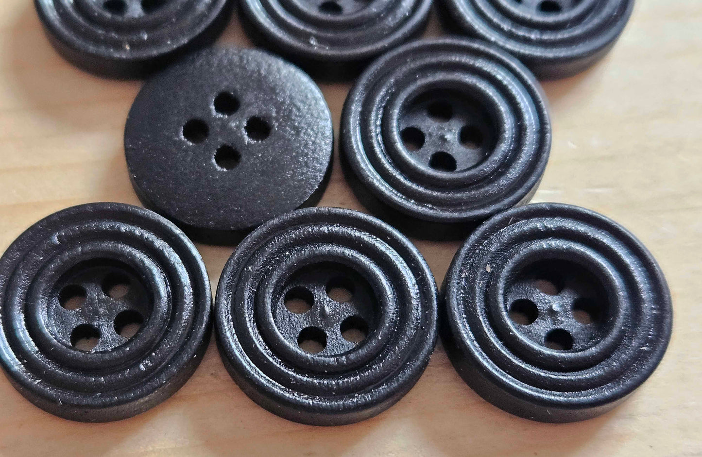 RIPPLE BLACK / 12.5-25mm / Wooden Buttons / Sewing Buttons