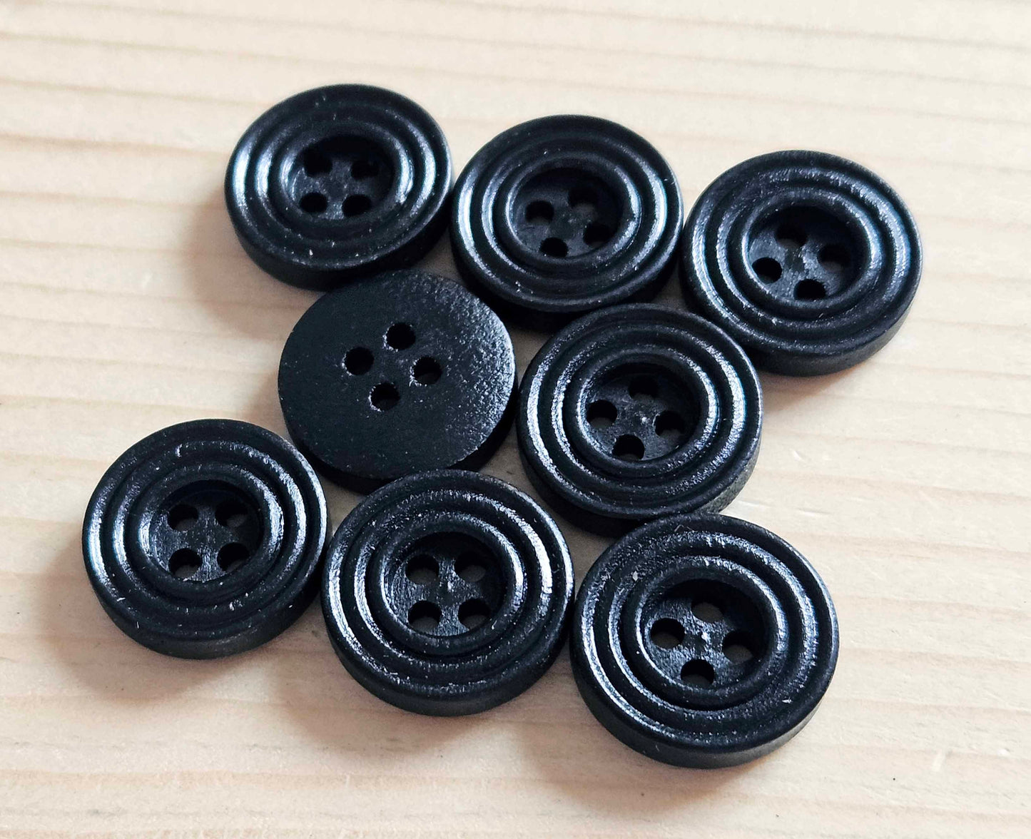 RIPPLE BLACK / 12.5-25mm / Wooden Buttons / Sewing Buttons