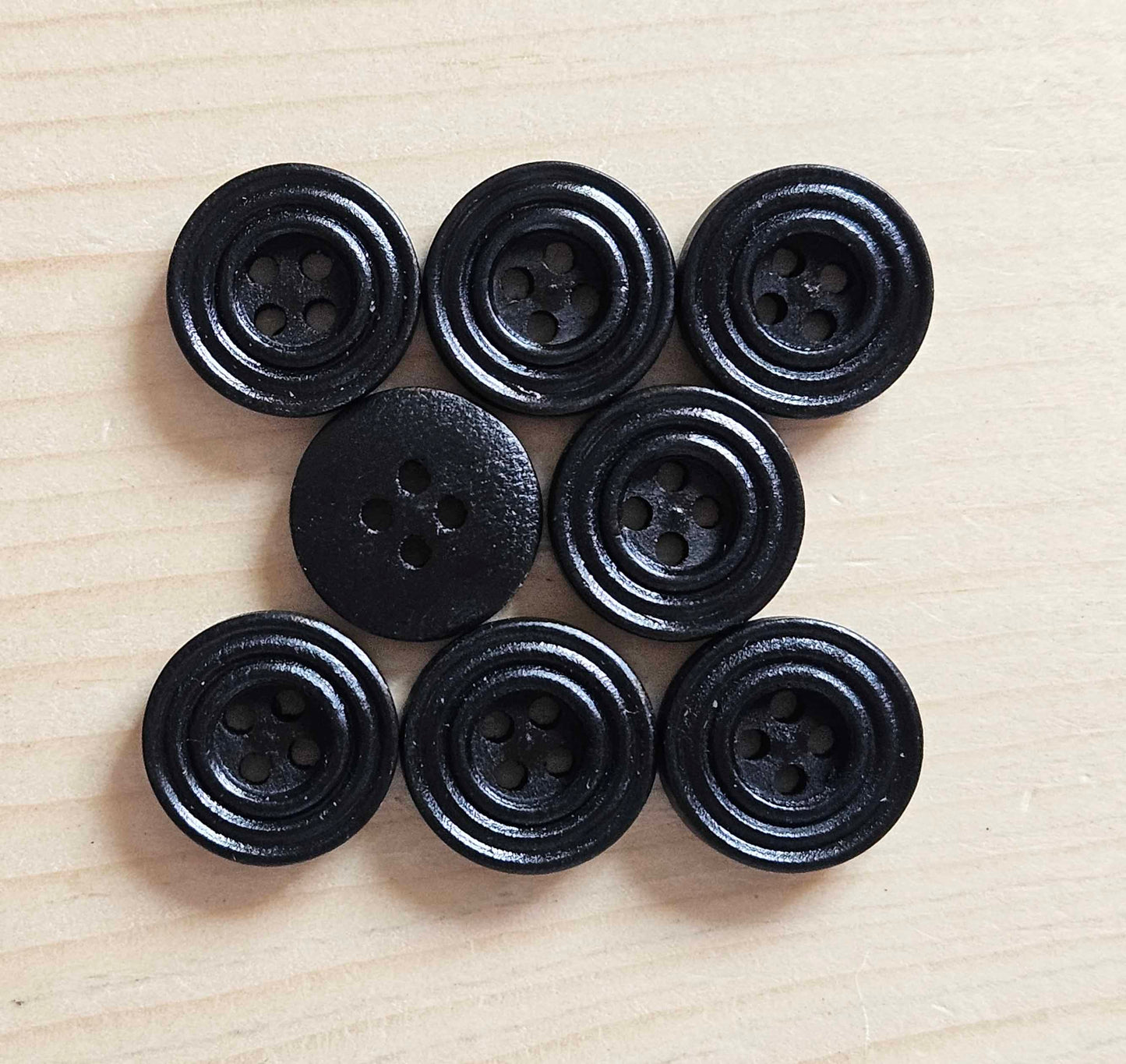 RIPPLE BLACK / 12.5-25mm / Wooden Buttons / Sewing Buttons