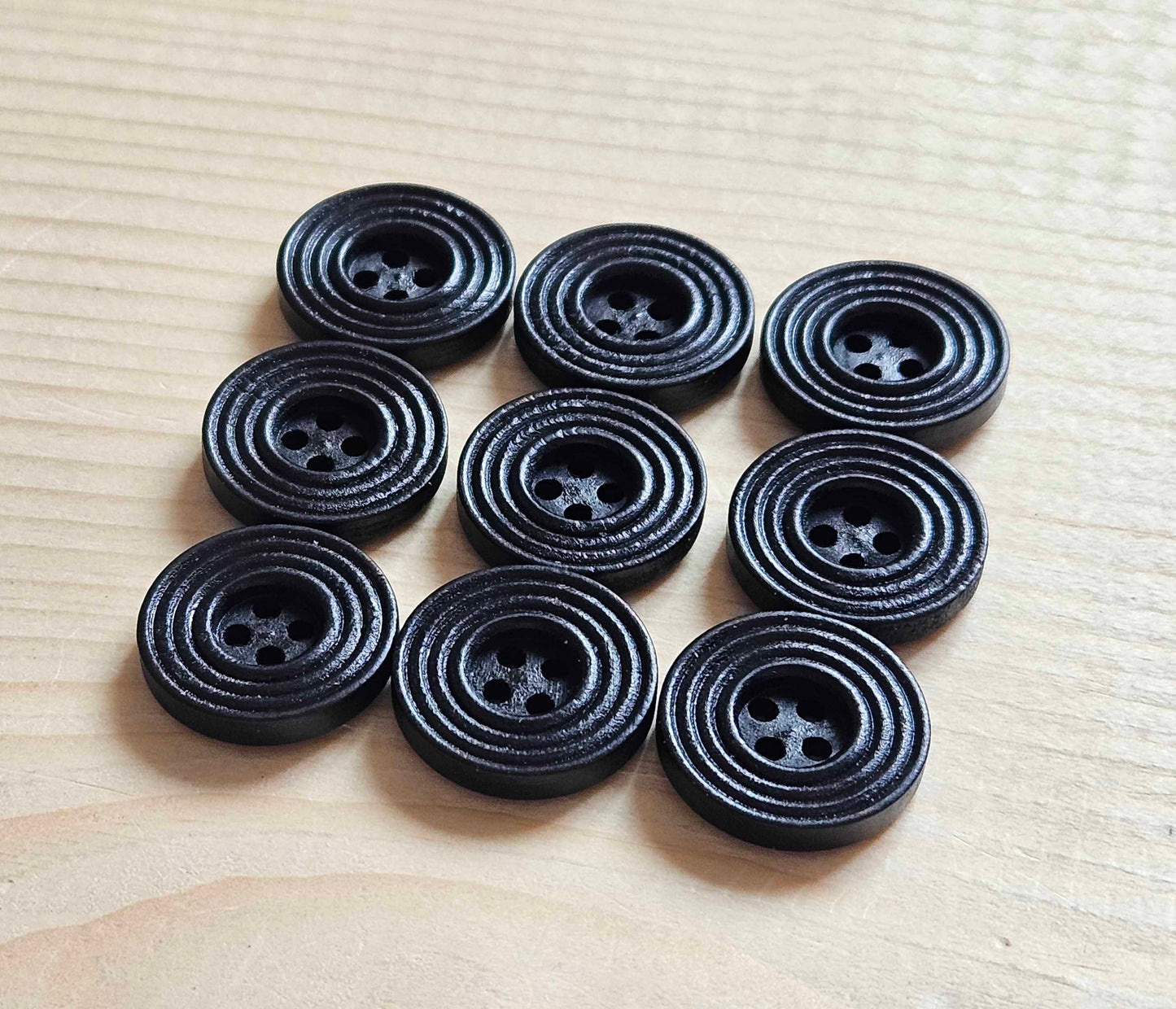 RIPPLE BLACK / 12.5-25mm / Wooden Buttons / Sewing Buttons