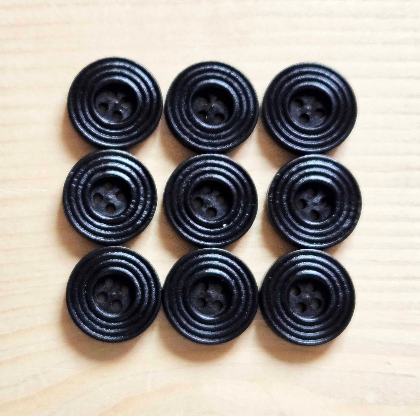 RIPPLE BLACK / 12.5-25mm / Wooden Buttons / Sewing Buttons