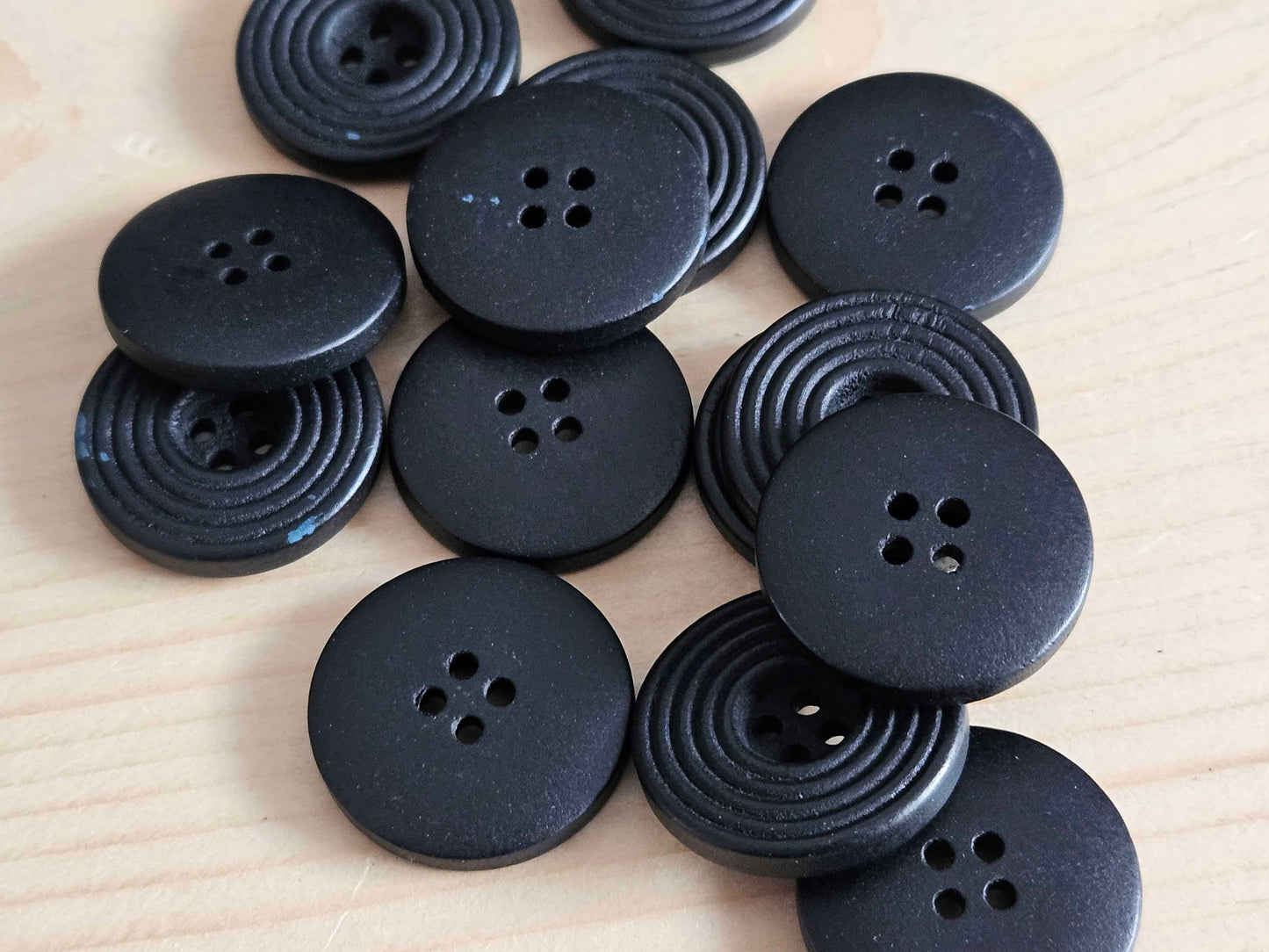 RIPPLE BLACK / 12.5-25mm / Wooden Buttons / Sewing Buttons