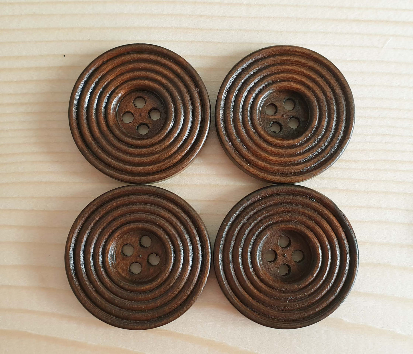 RIPPLE COFFEE BROWN / Coffee Brown 2-Hole Wooden Buttons / 15-38mm