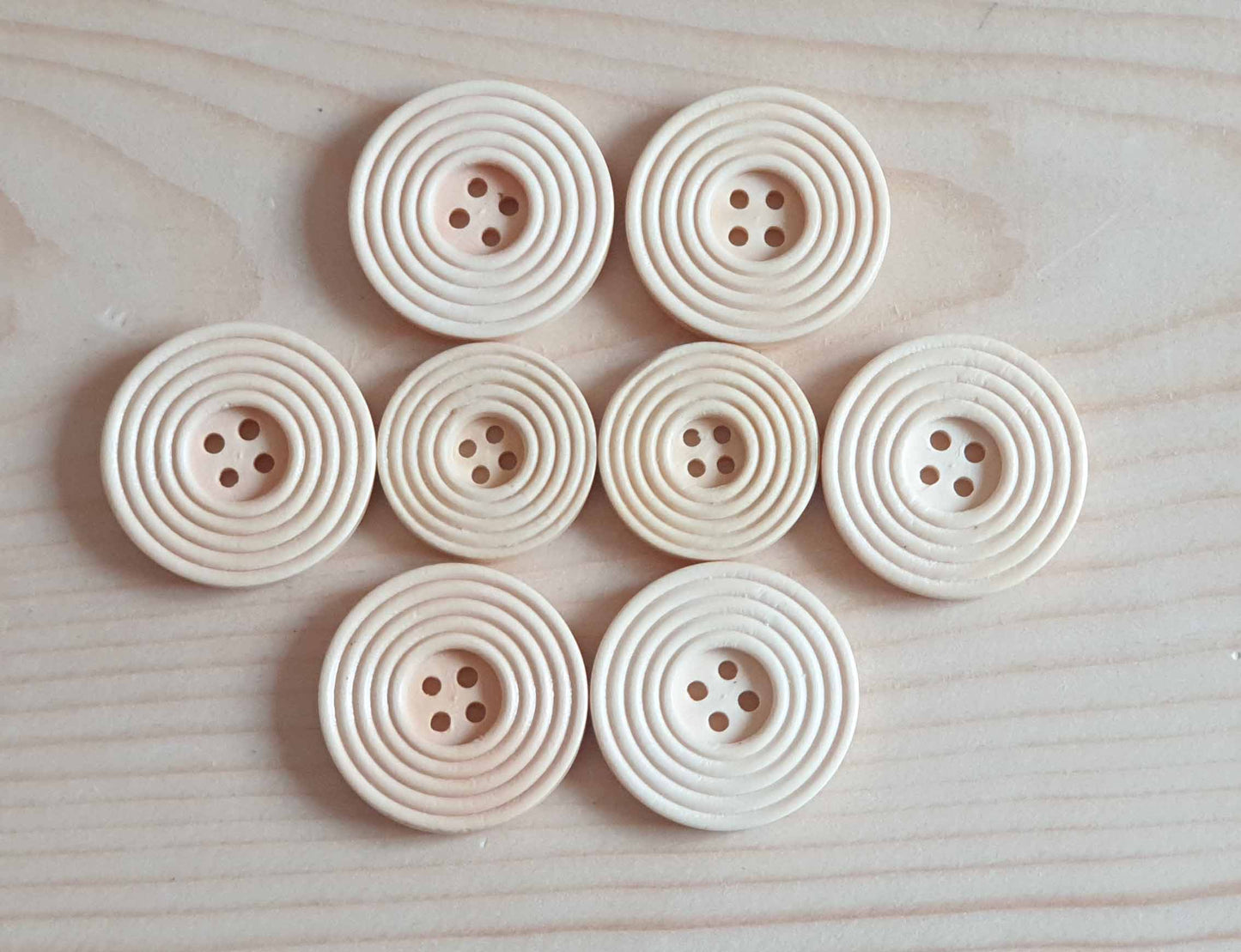 RIPPLE BEIGE OFF-WHITE / 12.5-40mm / Wooden Buttons / Sewing Buttons