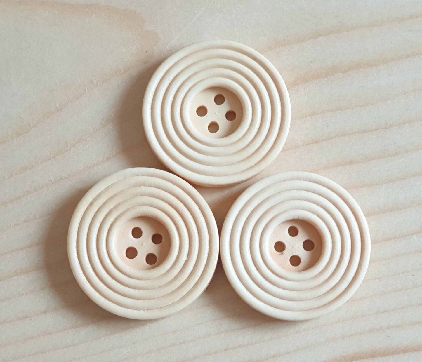 RIPPLE BEIGE OFF-WHITE / 12.5-40mm / Wooden Buttons / Sewing Buttons