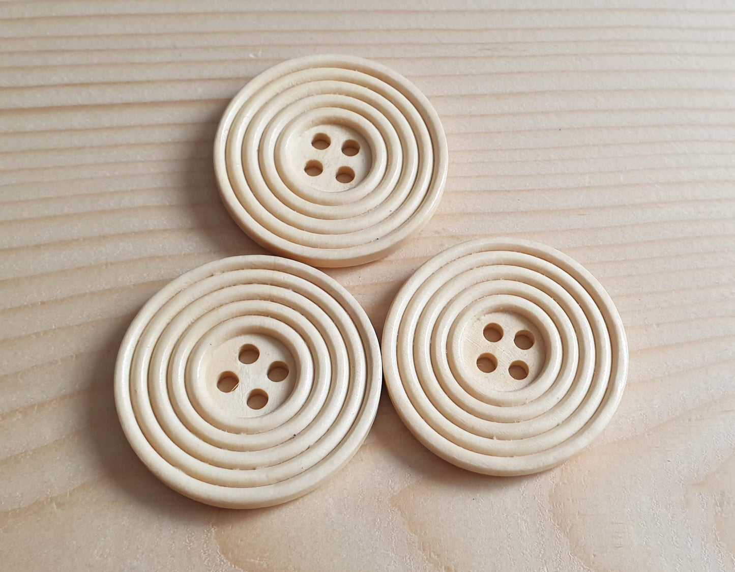 RIPPLE BEIGE OFF-WHITE / 12.5-40mm / Wooden Buttons / Sewing Buttons