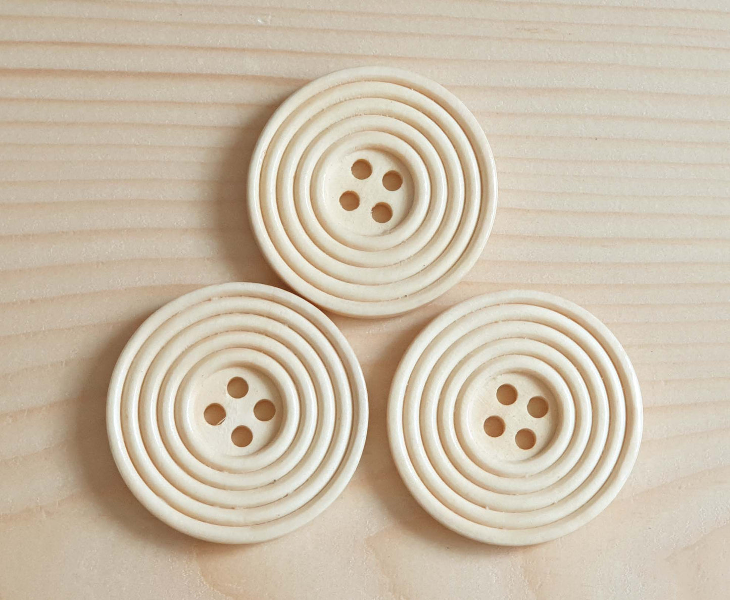 RIPPLE BEIGE OFF-WHITE / 12.5-40mm / Wooden Buttons / Sewing Buttons