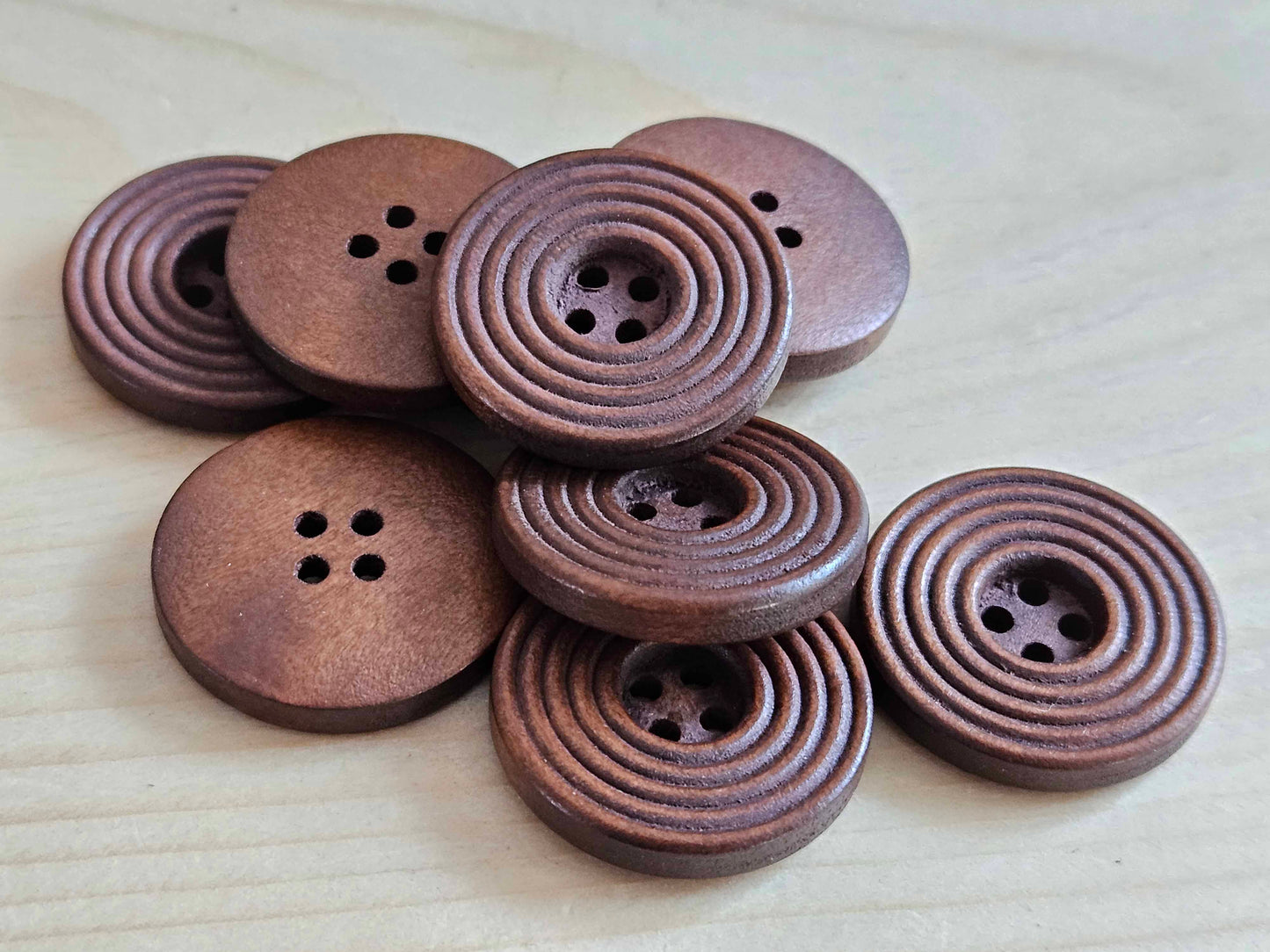 RIPPLE CHOCOLATE BROWN / 25mm - 6 buttons / Wooden Buttons / Sewing Buttons