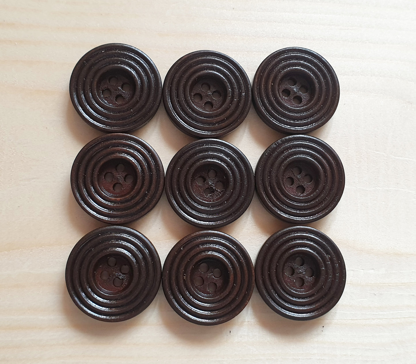 RIPPLE DARK BROWN / 12.5-40mm / Wooden Buttons / Sewing Buttons