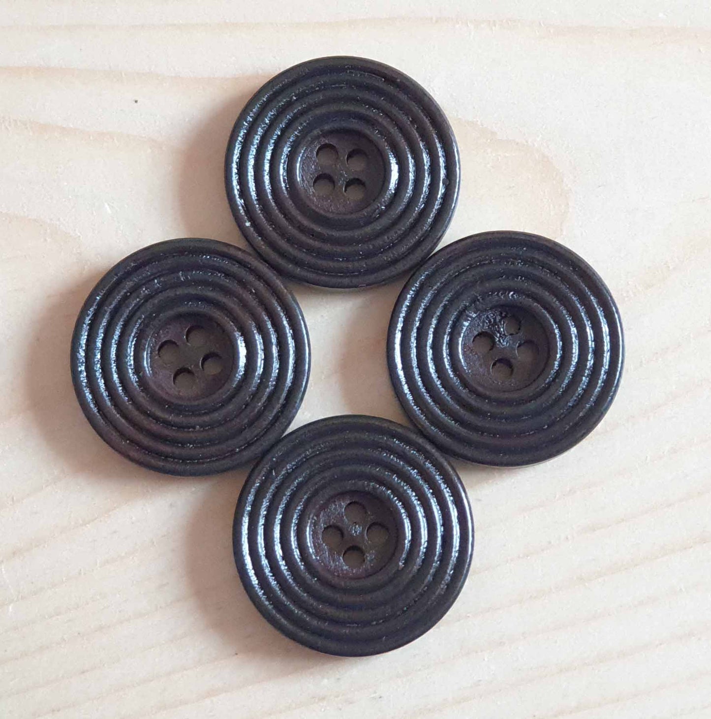 RIPPLE DARK BROWN / 12.5-40mm / Wooden Buttons / Sewing Buttons