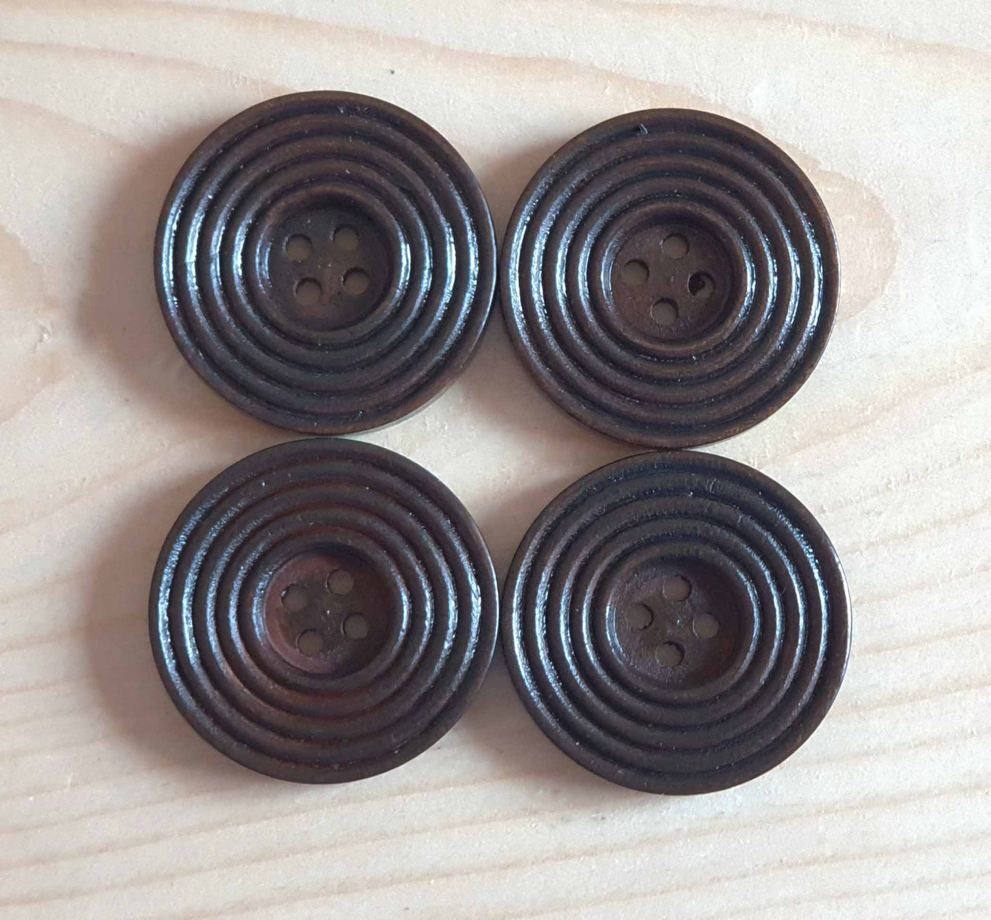 RIPPLE DARK BROWN / 12.5-40mm / Wooden Buttons / Sewing Buttons