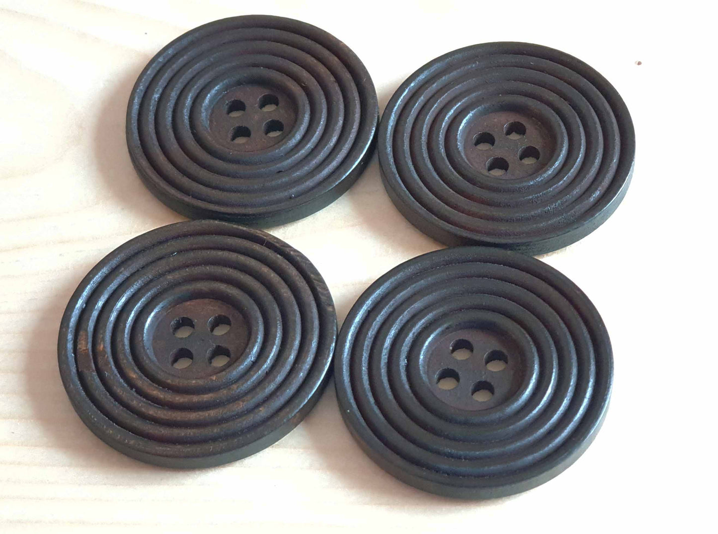 RIPPLE DARK BROWN / 12.5-40mm / Wooden Buttons / Sewing Buttons