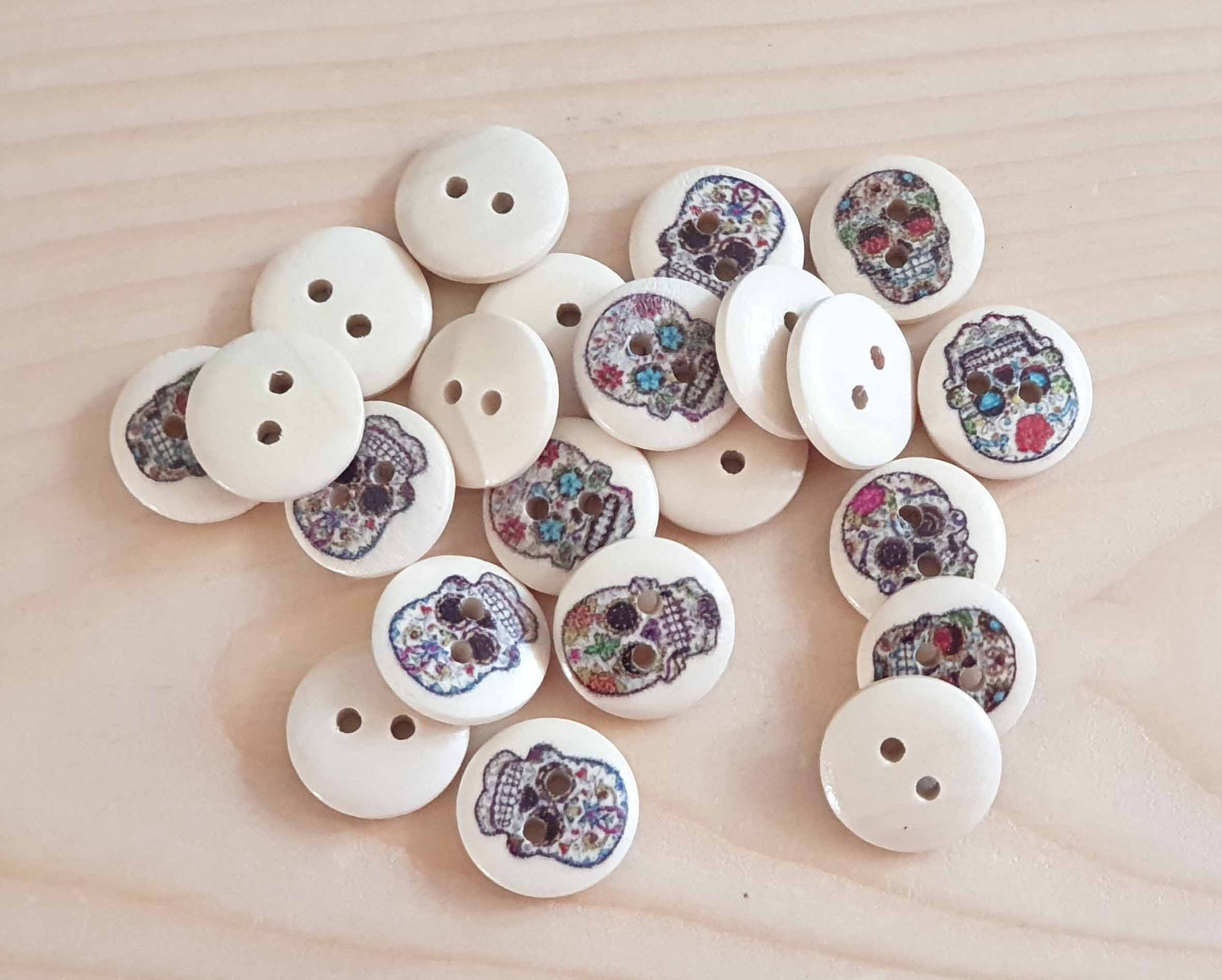 SKULL SKELETON / 15mm / Set of 8 buttons / Wooden Buttons / Sewing Buttons