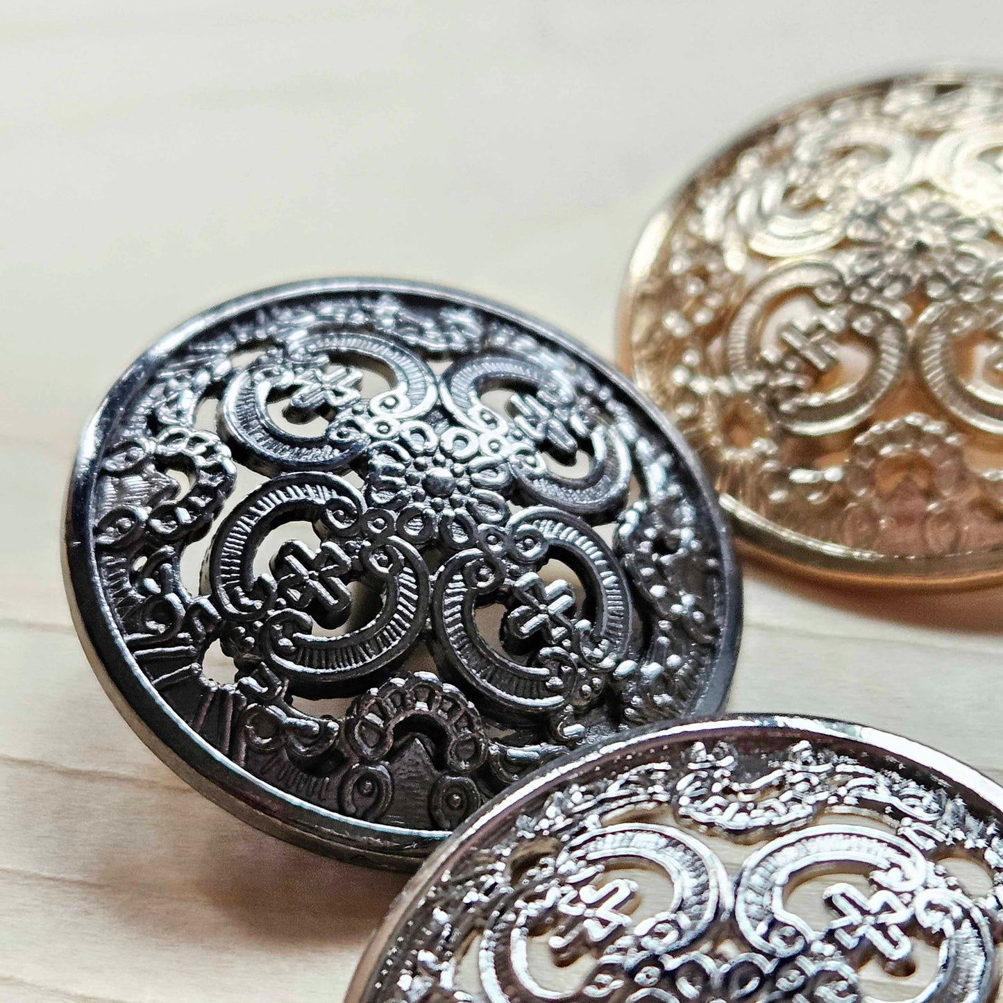 ROYAL SHANK / 25mm - 4 buttons / Metal Alloy Shank Buttons / Sewing Buttons