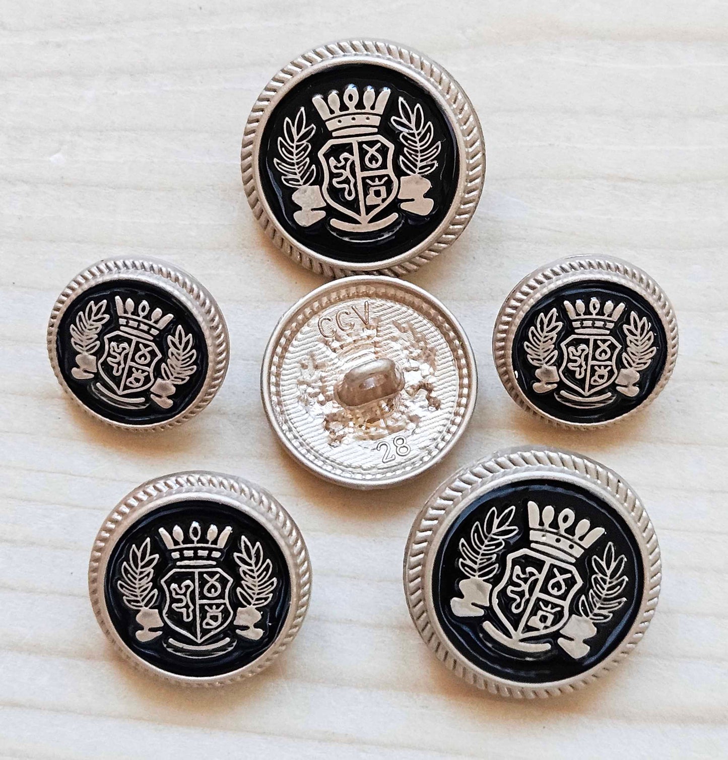 ROYAL WREATH SHANK - Black & Light Gold / 15-20mm / Set of 4 buttons / Metal Enamel Alloy Shank Buttons / Sewing Buttons