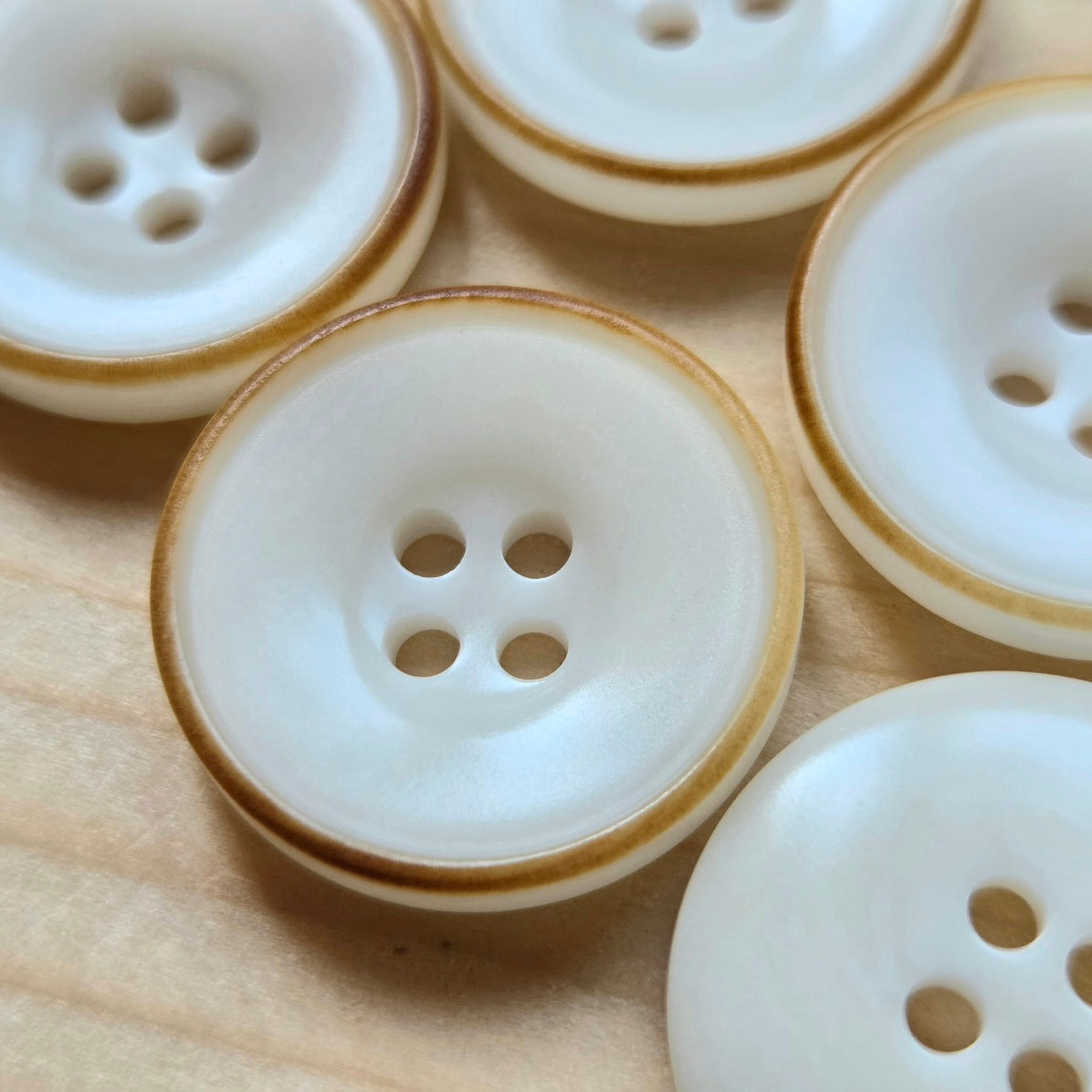 COROZO Rustic Ivory / Ivory 4-Hole Corozo Buttons / 15-20mm
