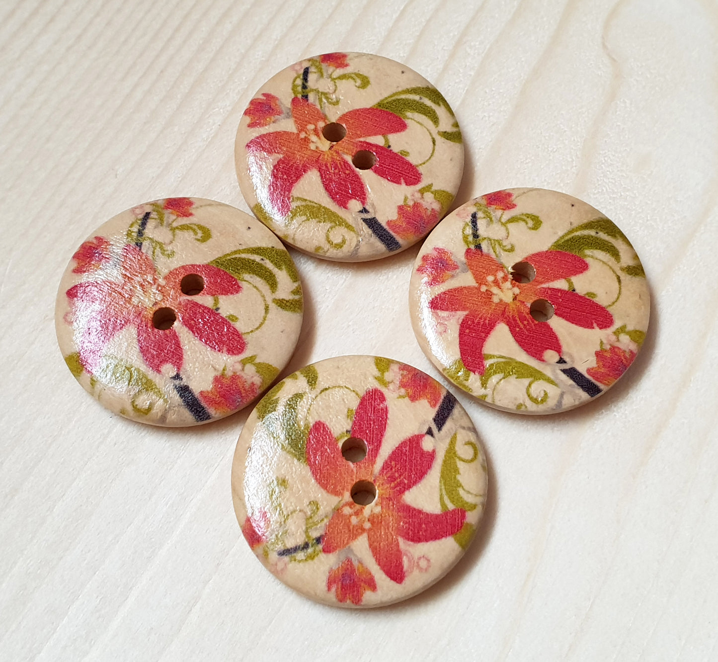 SINGLE HIBISCUS / 30mm / Set of 4 buttons / Wooden Buttons / Sewing Buttons