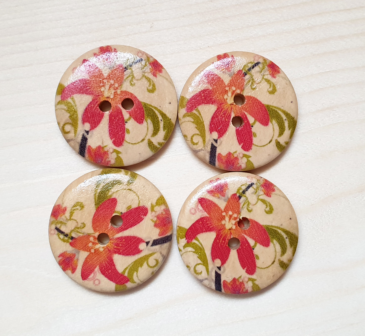 SINGLE HIBISCUS / 30mm / Set of 4 buttons / Wooden Buttons / Sewing Buttons