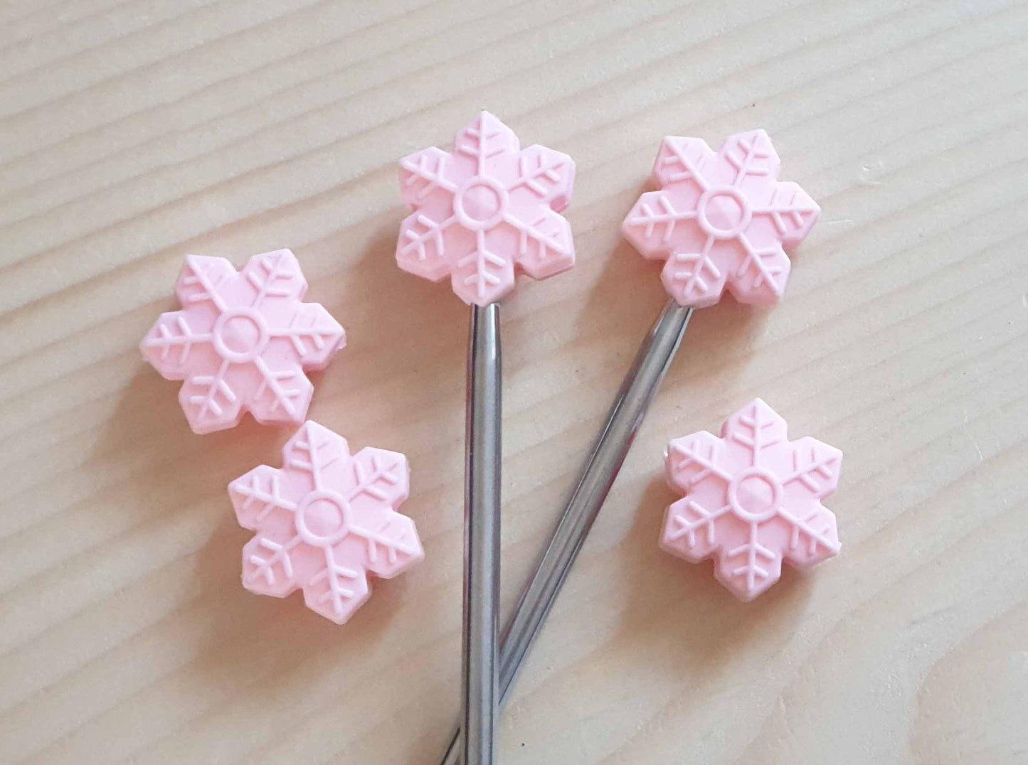 SNOWFLAKE STITCH STOPPERS / Knitting Needle Stoppers / Point Protection / Notions